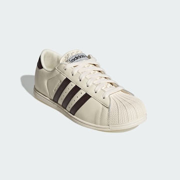 Baskets basses 'Superstar Lo Pro' ADIDAS ORIGINALS en blanc