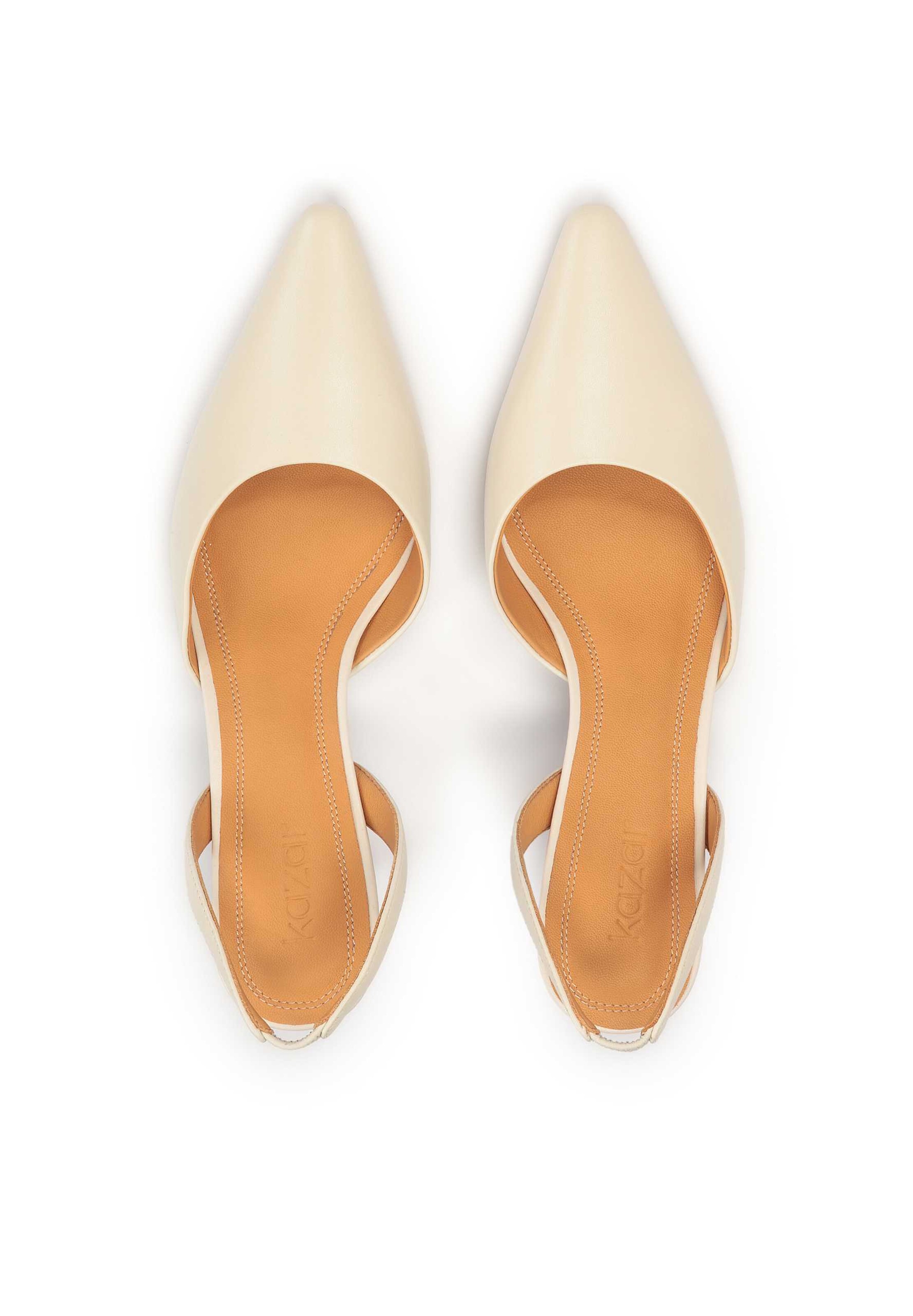 Kazar Pumps in White