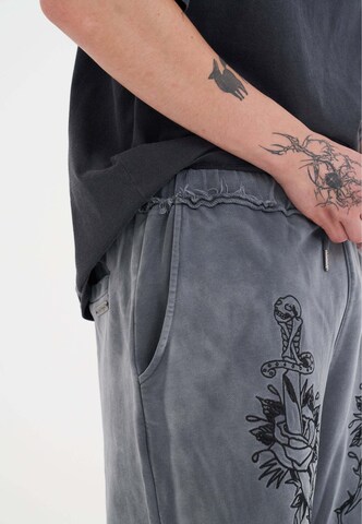 Ed Hardy Regular Byxa 'Liebe Ist Ewig' i grå