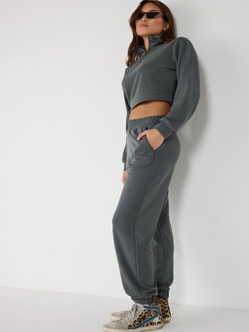No Matter What Tapered Hose in Grau