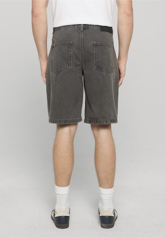 Pegador - regular Vaquero 'Bostic' en gris