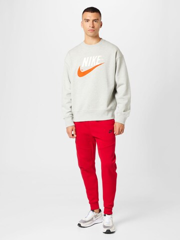 Nike Sportswear Tapered Παντελόνι σε κόκκινο