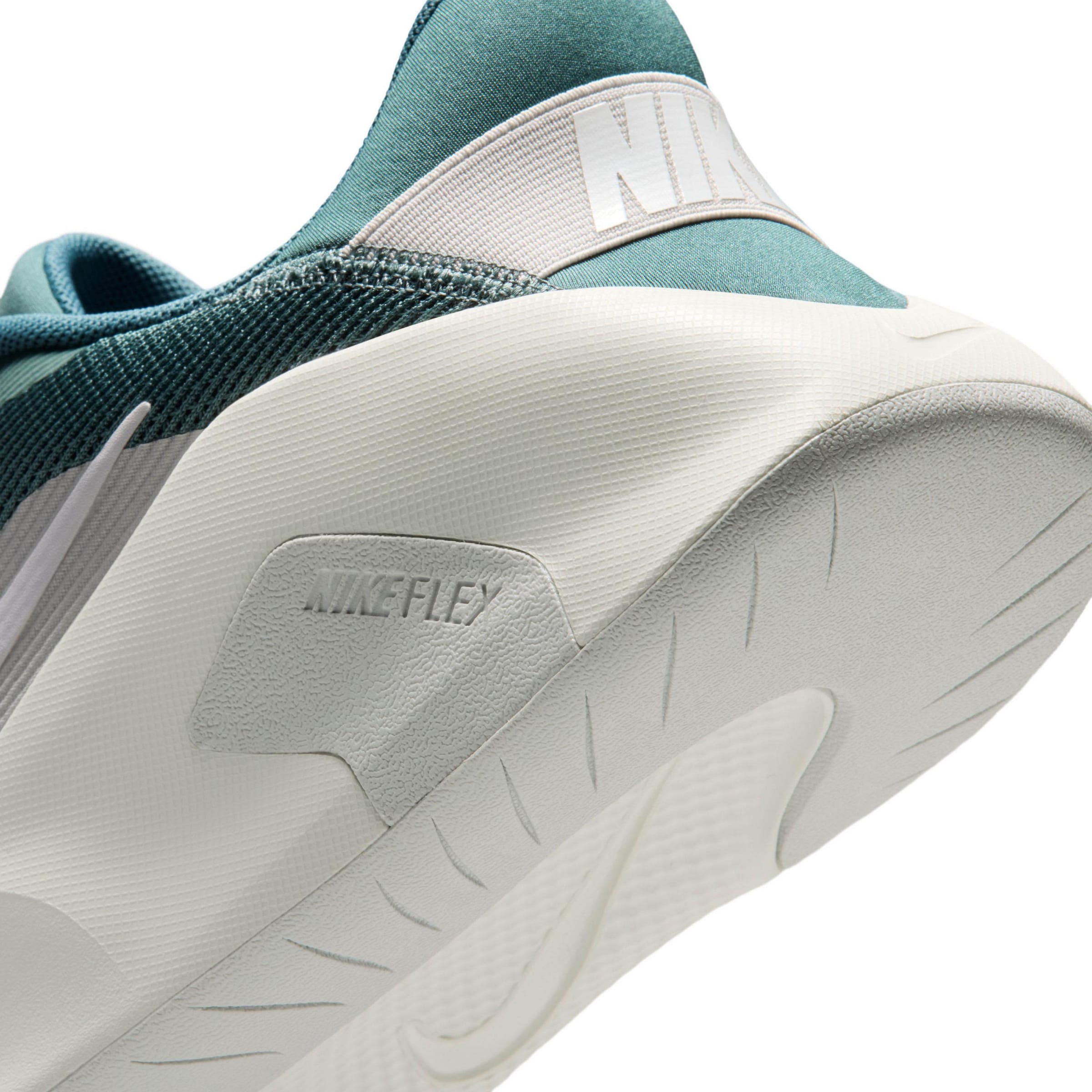 NIKE Laufschuh in Grün