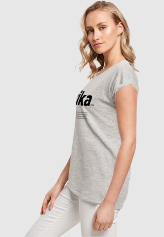 T-shirt 'Fika Definition' Mister Tee en gris