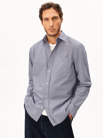 ARMEDANGELS Comfort Fit Hemd SMALL CHECK in Blau: Vorderseite