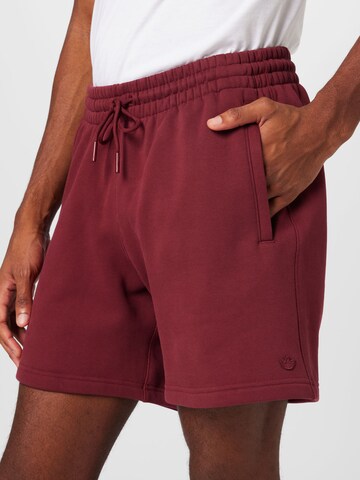ADIDAS ORIGINALS Loosefit Shorts 'Premium Essentials' in Rot