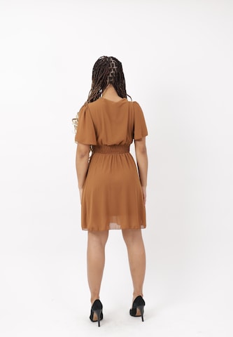 Elara Cocktailjurk in Bruin