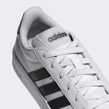 Baskets 'Grand Court 3.0' ADIDAS SPORTSWEAR en blanc
