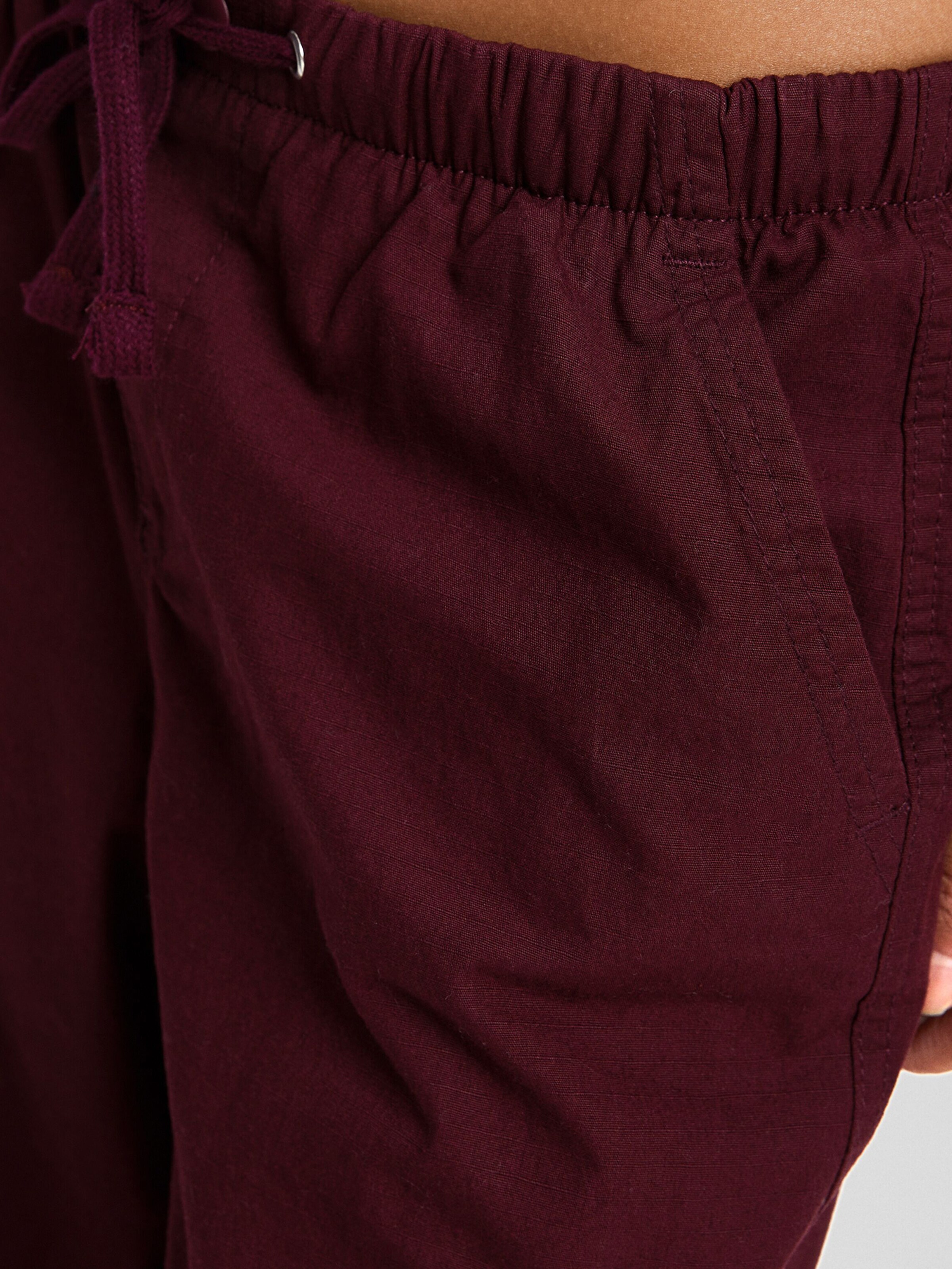 Pantalon cargo rouge bershka hotsell