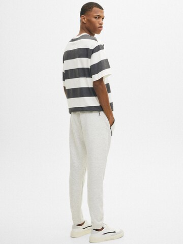 Tapered Pantaloni de la Pull&Bear pe gri