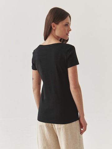 Tricou 'Antonina 1' de la TATUUM pe negru