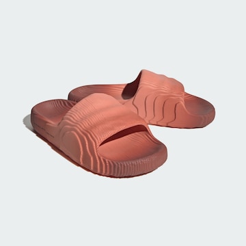 ADIDAS ORIGINALS Pantolette 'Adilette 22' in Rot