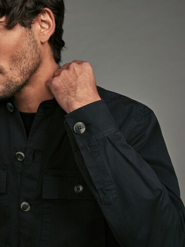 Coupe regular Chemise Next en noir