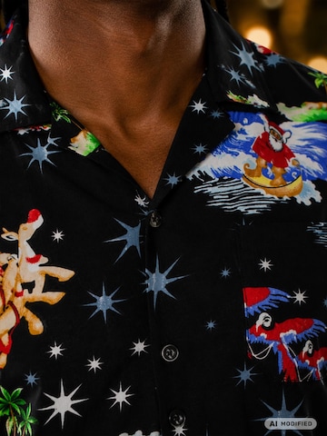 Regular fit Camicia 'Christmas Surf Santa' di King Kameha in nero