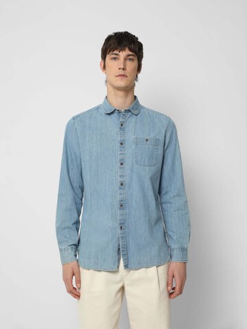 Coupe regular Chemise Scalpers en bleu : devant