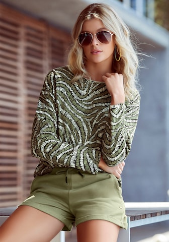 LASCANA Sweatshirt in Green