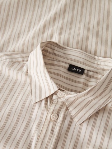 LMTD - Ajuste confortable Camisa en beige