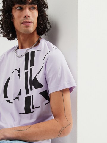Calvin Klein Jeans T-Shirt in Lila