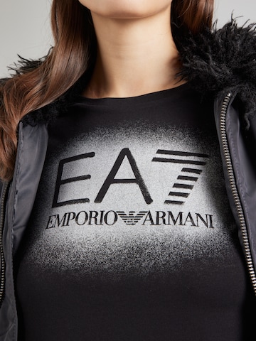 Tricou de la EA7 Emporio Armani pe negru