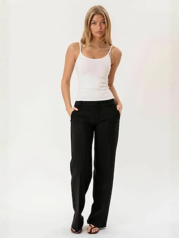 It's May Regular Trousers ' Low ' in Black: front