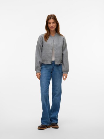 Veste mi-saison 'CHLOE' VERO MODA en gris