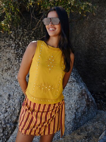 Next Top in Yellow: front