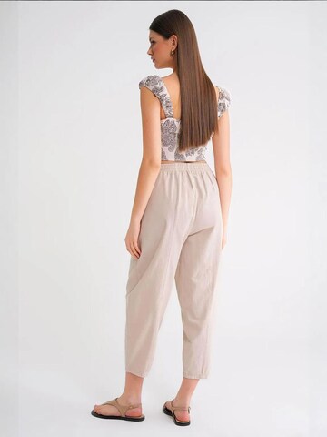Tapered Pantaloni de la MixRay pe bej