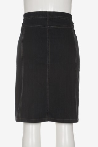 Sara Lindholm Skirt in 7XL in Black