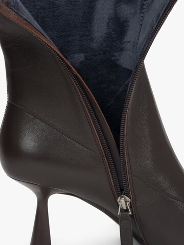 Estro Booties '526-756' in Brown