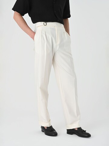 Regular Pantalon à plis Antioch en blanc