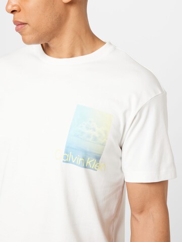 Tricou 'Summer Clouds' de la Calvin Klein pe alb