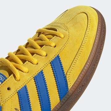 ADIDAS ORIGINALS Низкие кроссовки 'Handball Spezial' в Желтый