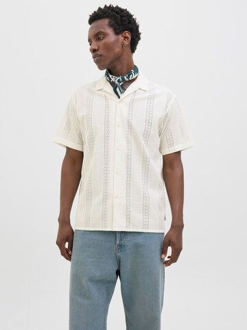 Fit confort Chemise JACK & JONES en blanc : devant