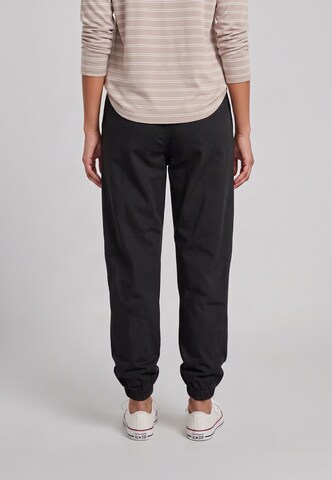 Urban Classics Tapered Cargo trousers in Black: back