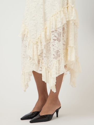Gonna di YAS in bianco