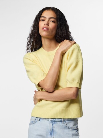 T-shirt 'ALYX ' PIECES en jaune