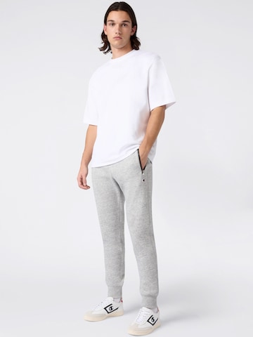 Champion Authentic Athletic Apparel Дънки Tapered Leg Панталон в сиво