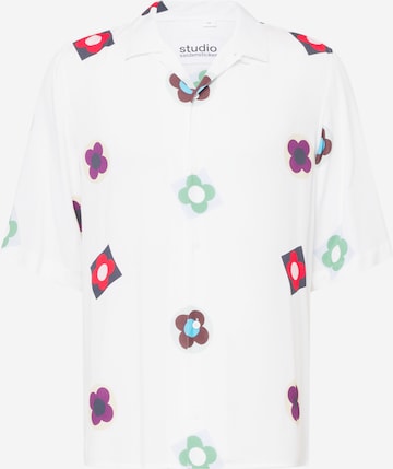 Studio Seidensticker Regular fit Button Up Shirt in White: front