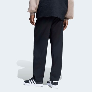 ADIDAS SPORTSWEAR Loosefit Sportovní kalhoty 'Essentials Small Logo Stanford Lite Woven Tapered Open Hem' – černá