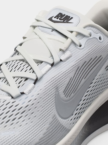 NIKE Sportschoen 'Vomero 18 RR' in Grijs