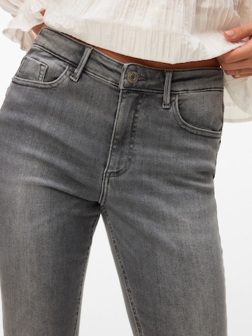 Skinny Jeans 'VMPolly' di VERO MODA in grigio