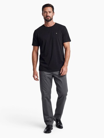No Excess T-Shirt in Schwarz: Vorderseite