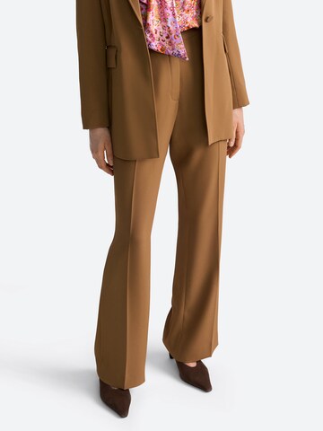 Regular Pantaloni cu dungă de la Rich & Royal pe maro: față