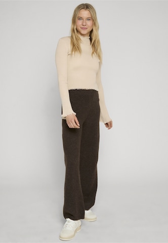 Pullover di Estelou in beige