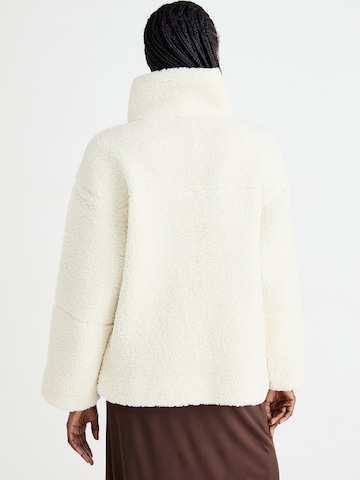 Gina Tricot Jopa iz flisa 'Pile' | bež barva