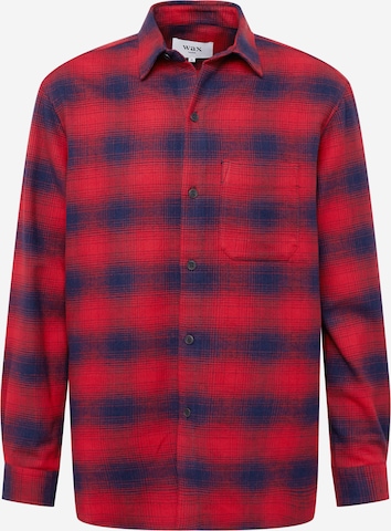 Coupe regular Chemise Wax London en rouge : devant