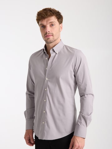 Coupe slim Chemise business 'Leonardo Essentials Poplin Stretch Man Shirt Light Grey' 7Camicie en gris