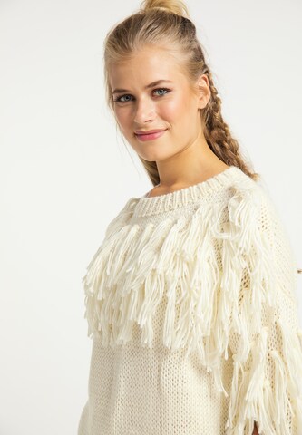 usha FESTIVAL Sweater in White