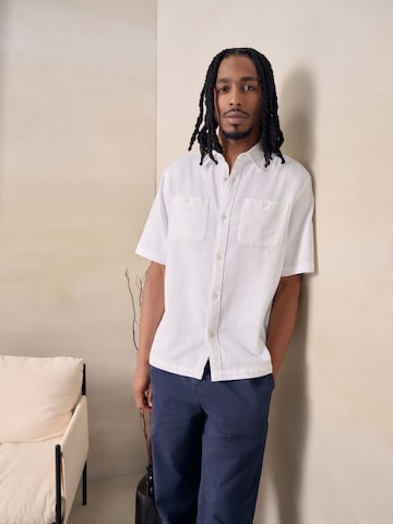 Coupe regular Chemise Next en blanc : devant