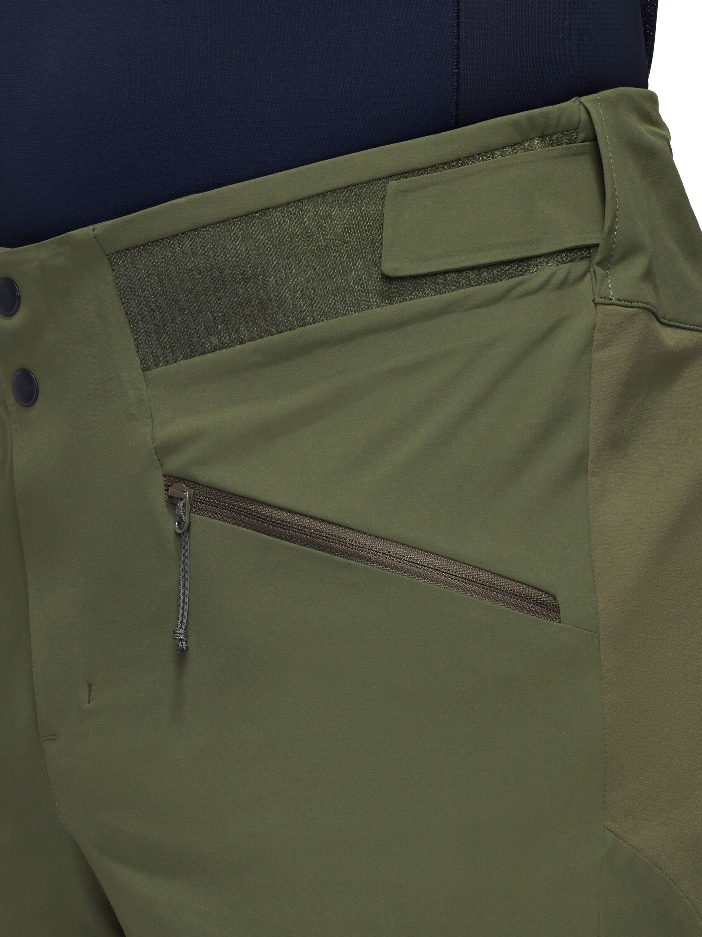 MAMMUT Regular Outdoor Pants in Green
